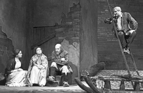 Сцена из спектакля &quot;На дне&quot; М.Грибов, А.Тарасова , Массальский, МХАТ СССР им. Горького, 1952