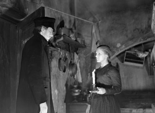 Кадр из кинофильма &quot;преступление и наказание&quot;, роли Георгий Тараторкин и Татьяна Бедова, СССР 1969